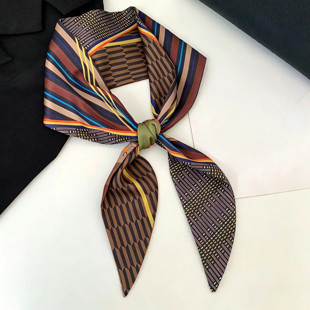 Ascot Neck Scarf - ผ้าพันคอไหมพิมพ์ลายหรูหรา ผ้าพันคอไหมทรงยาว ผ้าพันคอผูกผม ผ้าพันคอผูกกระเป๋า ผ้าพันคอผ้าซาติน ผ้าพันคอผืนเล็ก